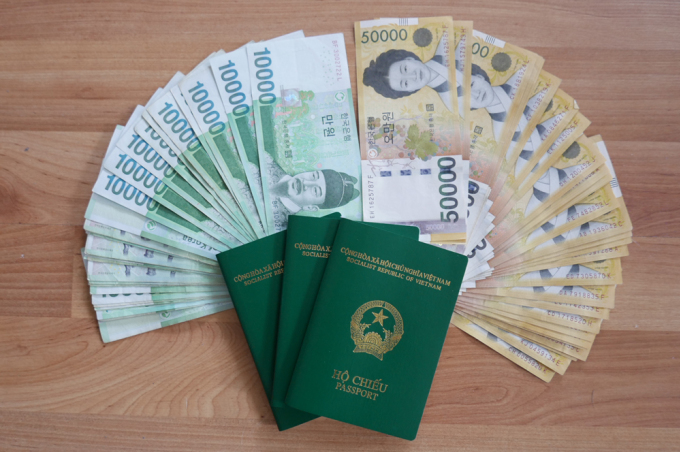 Hộ chiếu và tiền chẵn nên để túi riêng, tránh mở ra mở vào liên tục.